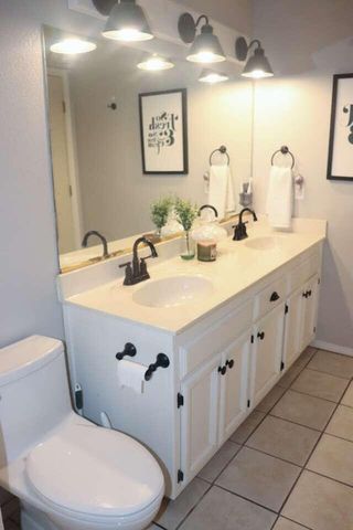 1022 N Crenshaw Court, Visalia, CA 93291