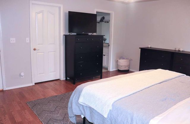 1022 N Crenshaw Court, Visalia, CA 93291