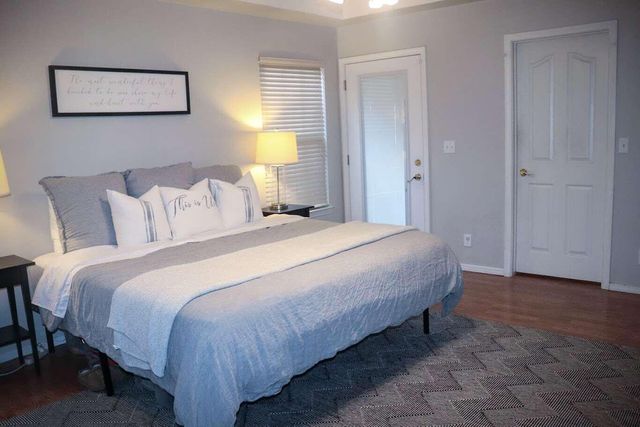 1022 N Crenshaw Court, Visalia, CA 93291