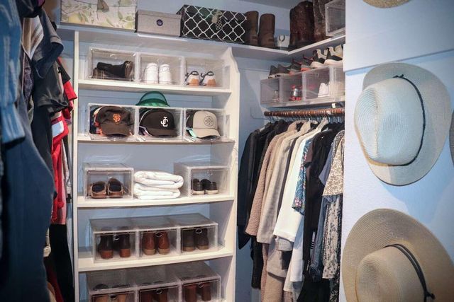 1022 N Crenshaw Court, Visalia, CA 93291