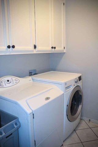 1022 N Crenshaw Court, Visalia, CA 93291