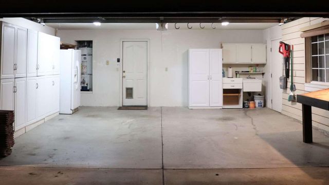 1022 N Crenshaw Court, Visalia, CA 93291