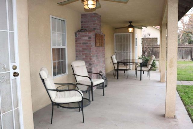 1022 N Crenshaw Court, Visalia, CA 93291