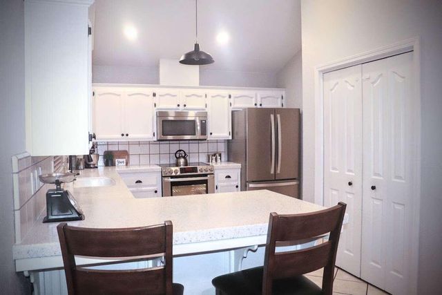 1022 N Crenshaw Court, Visalia, CA 93291