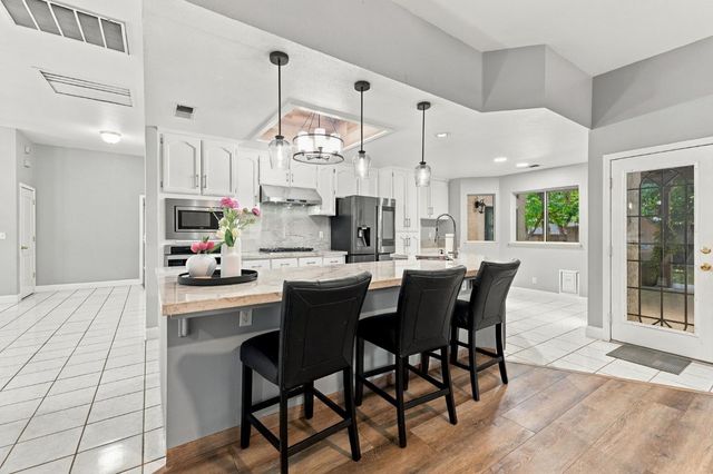 2074 Calimyrna Avenue, Clovis, CA 93611