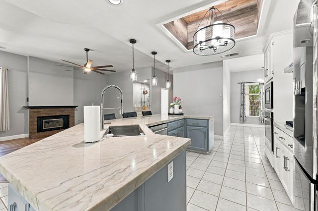 2074 Calimyrna Avenue, Clovis, CA 93611