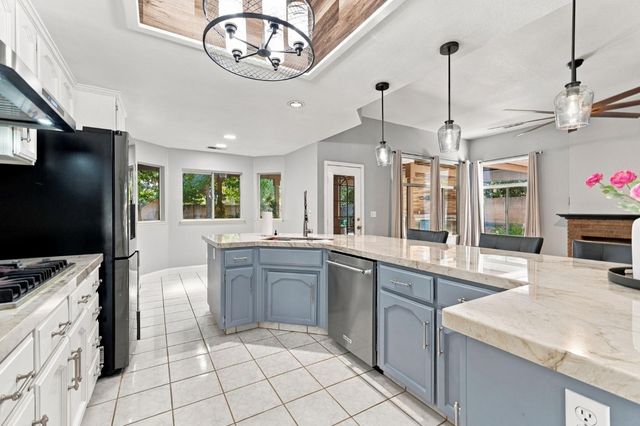 2074 Calimyrna Avenue, Clovis, CA 93611