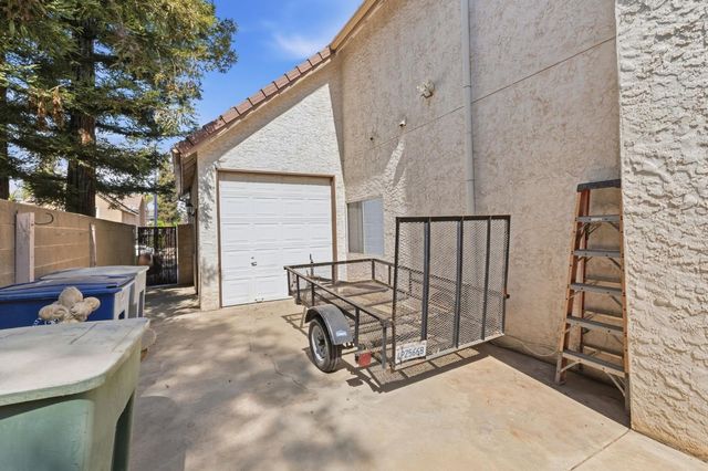 2074 Calimyrna Avenue, Clovis, CA 93611