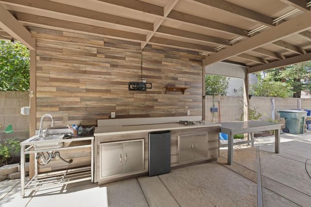 2074 Calimyrna Avenue, Clovis, CA 93611