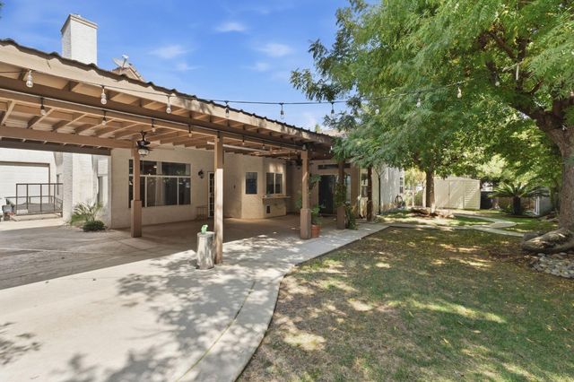 2074 Calimyrna Avenue, Clovis, CA 93611