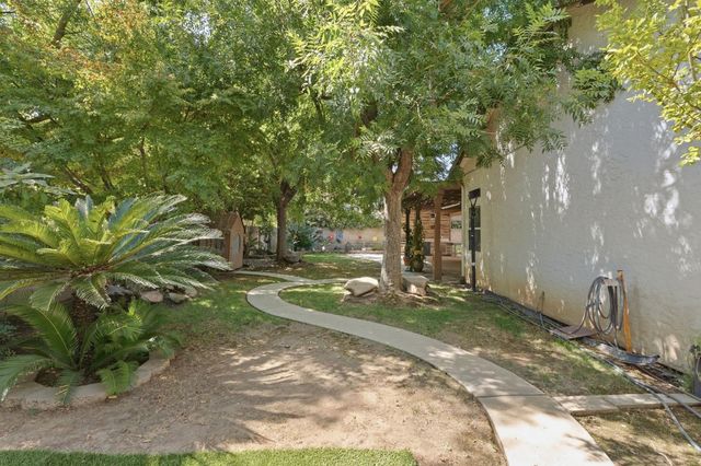 2074 Calimyrna Avenue, Clovis, CA 93611