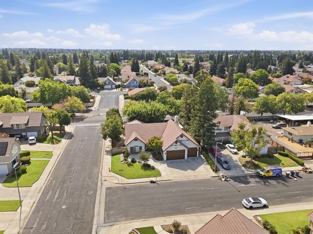 2074 Calimyrna Avenue, Clovis, CA 93611
