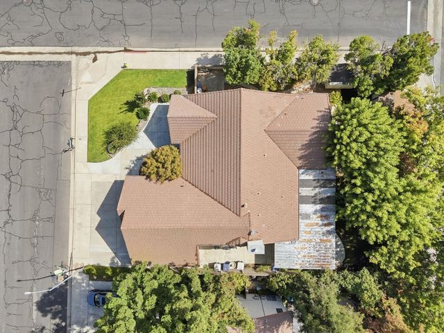 2074 Calimyrna Avenue, Clovis, CA 93611