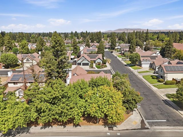2074 Calimyrna Avenue, Clovis, CA 93611
