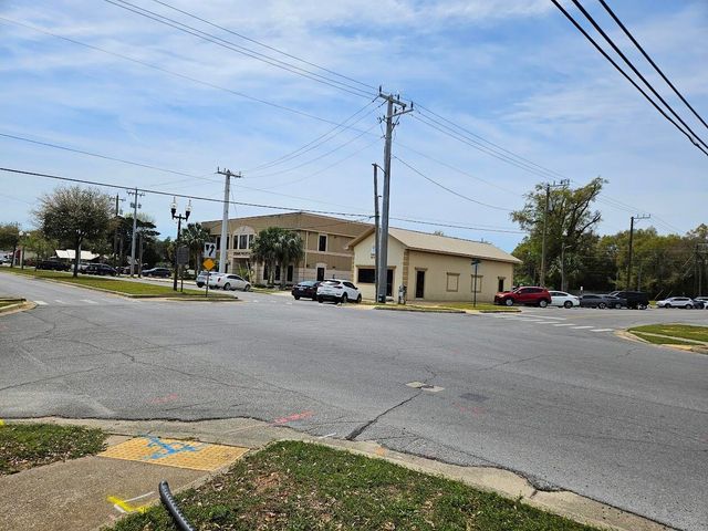 202 S Main Street, Crestview, FL 32536