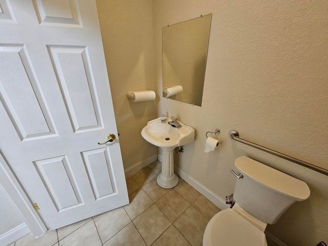 202 S Main Street, Crestview, FL 32536