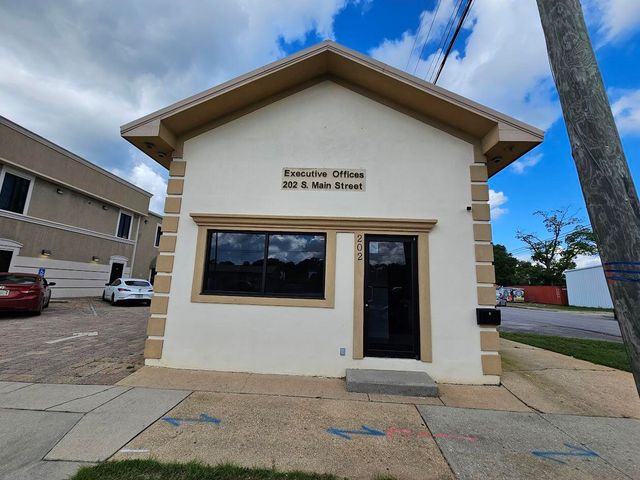 202 S Main Street, Crestview, FL 32536