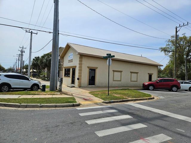 202 S Main Street, Crestview, FL 32536