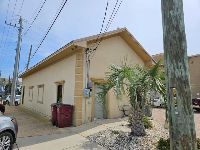 202 S Main Street, Crestview, FL 32536
