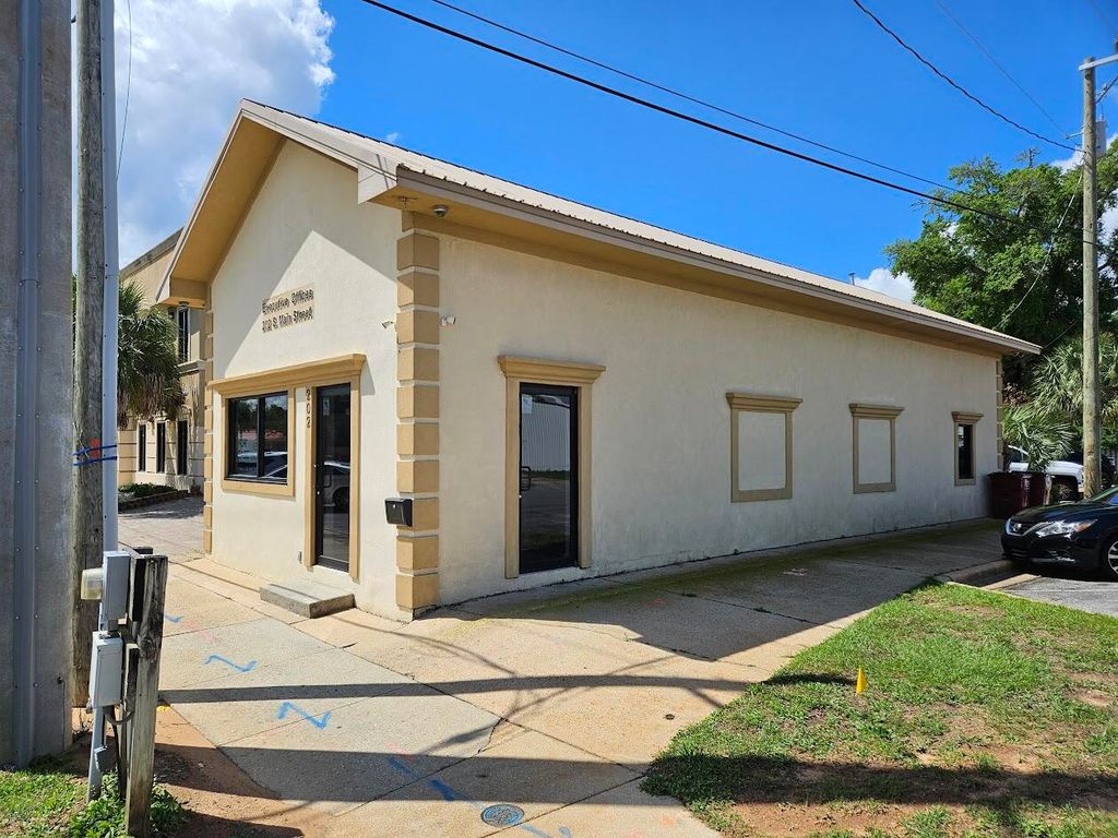 202 S Main Street, Crestview, FL 32536