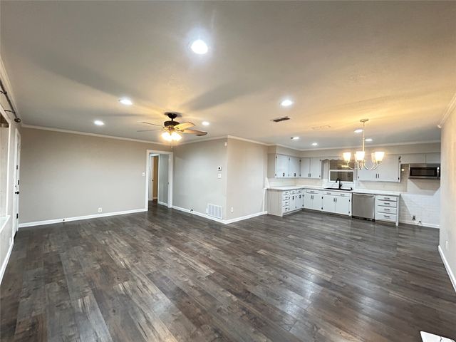 110 Goodman Street, Sulphur Springs, TX 75482