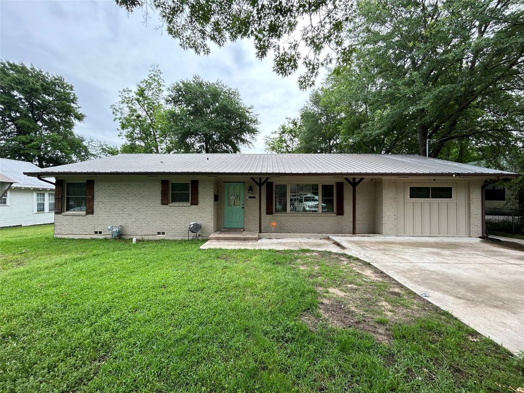 110 Goodman Street, Sulphur Springs, TX 75482