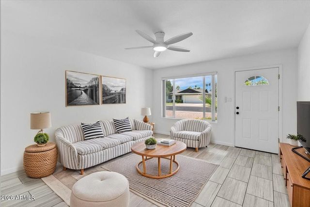 26 W ERIE Drive, Tempe, AZ 85282
