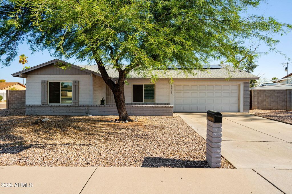 1301 W KERRY Lane, Phoenix, AZ 85027 — exterior