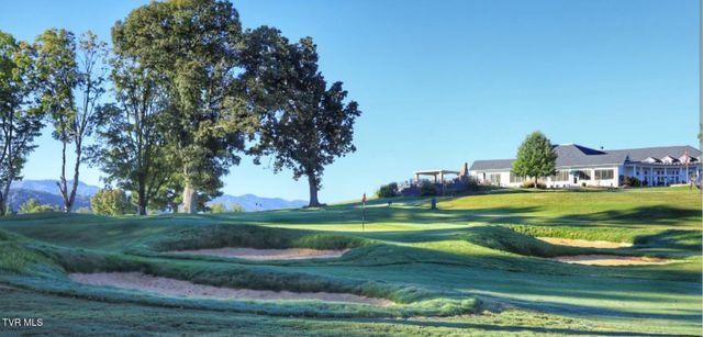 814 Country Club Court, Johnson City, TN 37601