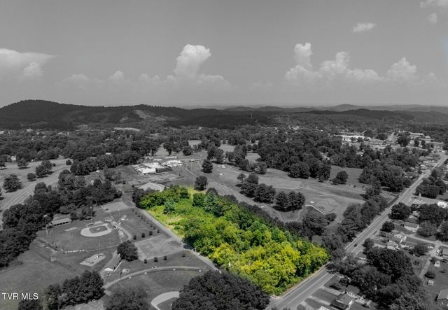 814 Country Club Court, Johnson City, TN 37601