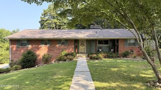 907 W 6th Ave, Lenoir City, TN 37771