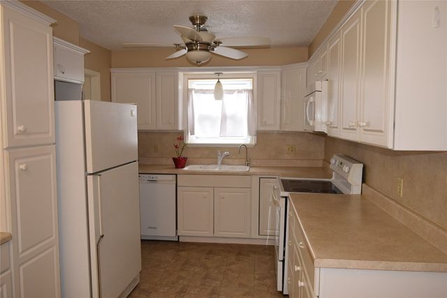 3628 Rolling Lane Circle, Midwest City, OK 73110