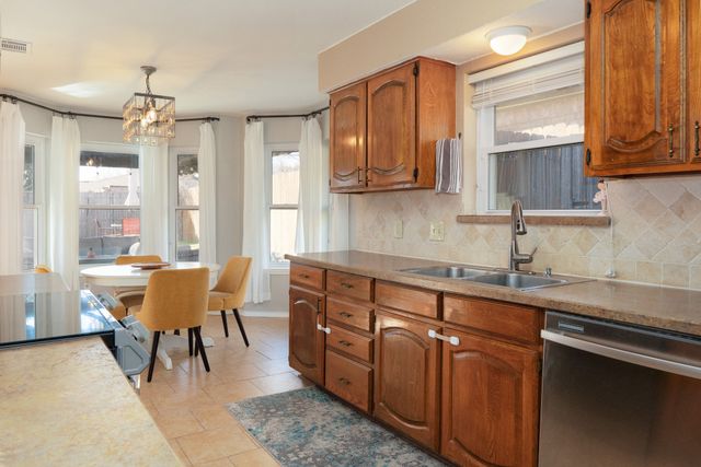 5716 Sage Bloom Drive, Arlington, TX 76017