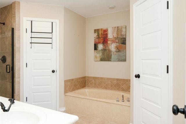 5716 Sage Bloom Drive, Arlington, TX 76017