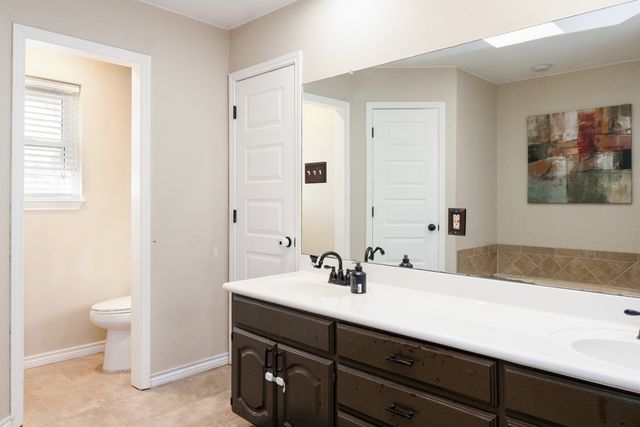 5716 Sage Bloom Drive, Arlington, TX 76017