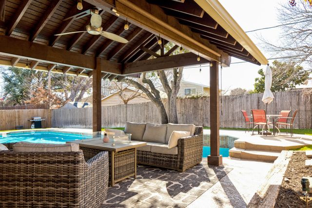 5716 Sage Bloom Drive, Arlington, TX 76017