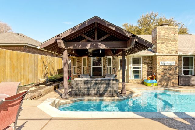 5716 Sage Bloom Drive, Arlington, TX 76017