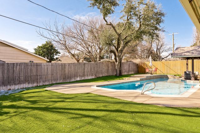 5716 Sage Bloom Drive, Arlington, TX 76017