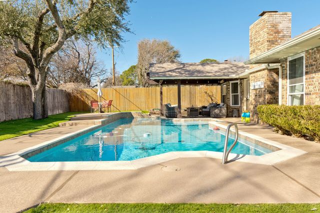 5716 Sage Bloom Drive, Arlington, TX 76017