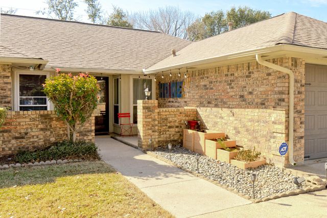 5716 Sage Bloom Drive, Arlington, TX 76017