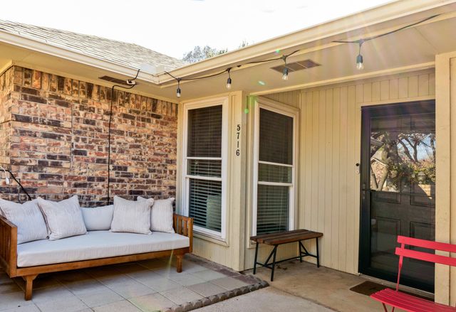 5716 Sage Bloom Drive, Arlington, TX 76017