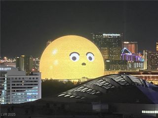 2777 Paradise Road 2002, Las Vegas, NV 89109