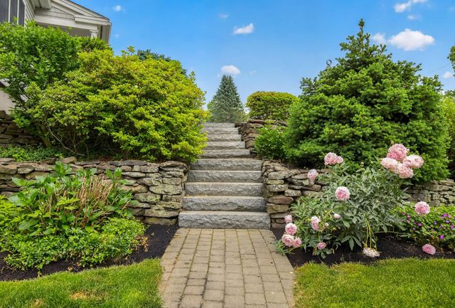 31 Pleasant Point Drive, Portsmouth, NH 03801