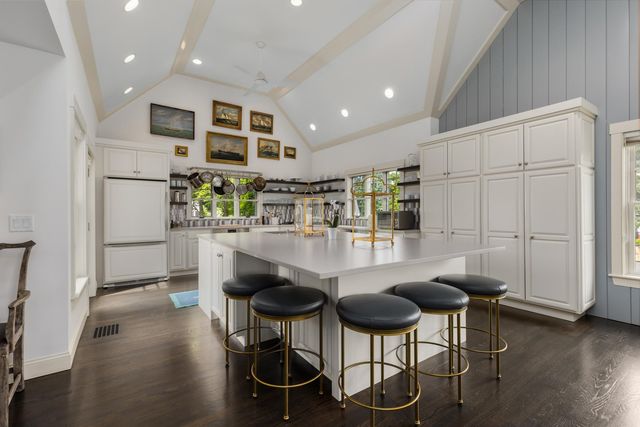 31 Pleasant Point Drive, Portsmouth, NH 03801