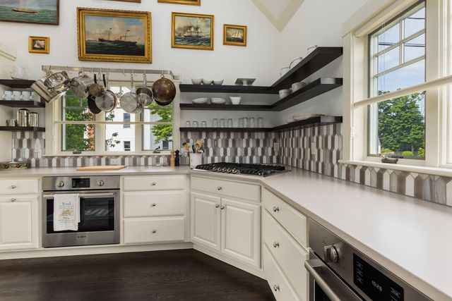 31 Pleasant Point Drive, Portsmouth, NH 03801