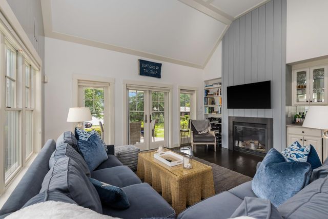 31 Pleasant Point Drive, Portsmouth, NH 03801
