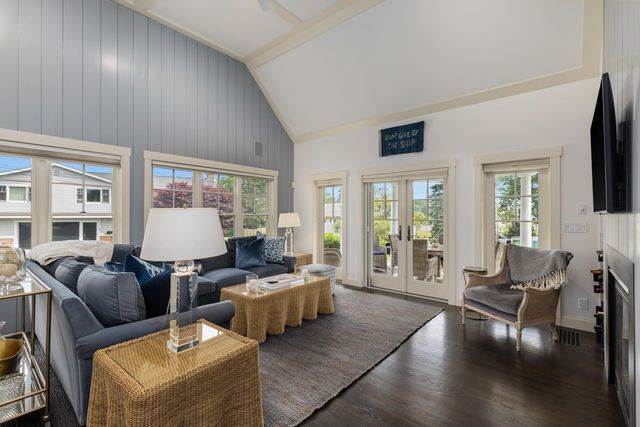 31 Pleasant Point Drive, Portsmouth, NH 03801