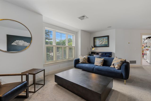 31 Pleasant Point Drive, Portsmouth, NH 03801