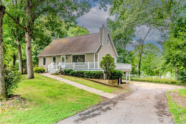 19 Farmstead Road, New Windsor, NY 12553