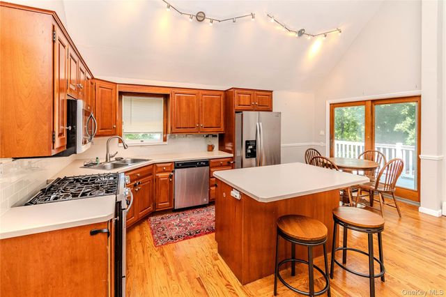 19 Farmstead Road, New Windsor, NY 12553